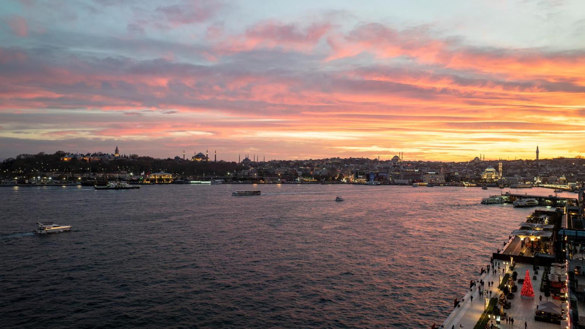 Dream Inn Karakoey Bosphorus Istanbul Exterior photo