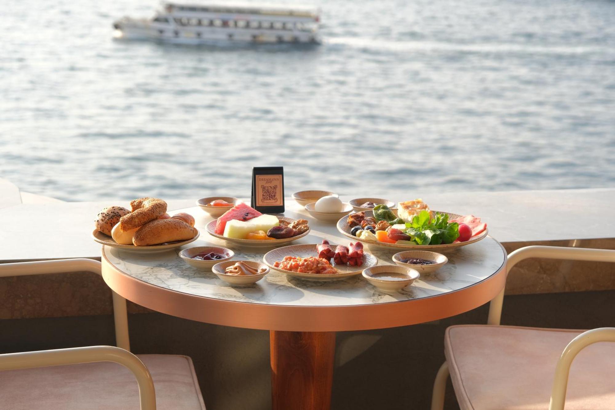 Dream Inn Karakoey Bosphorus Istanbul Exterior photo